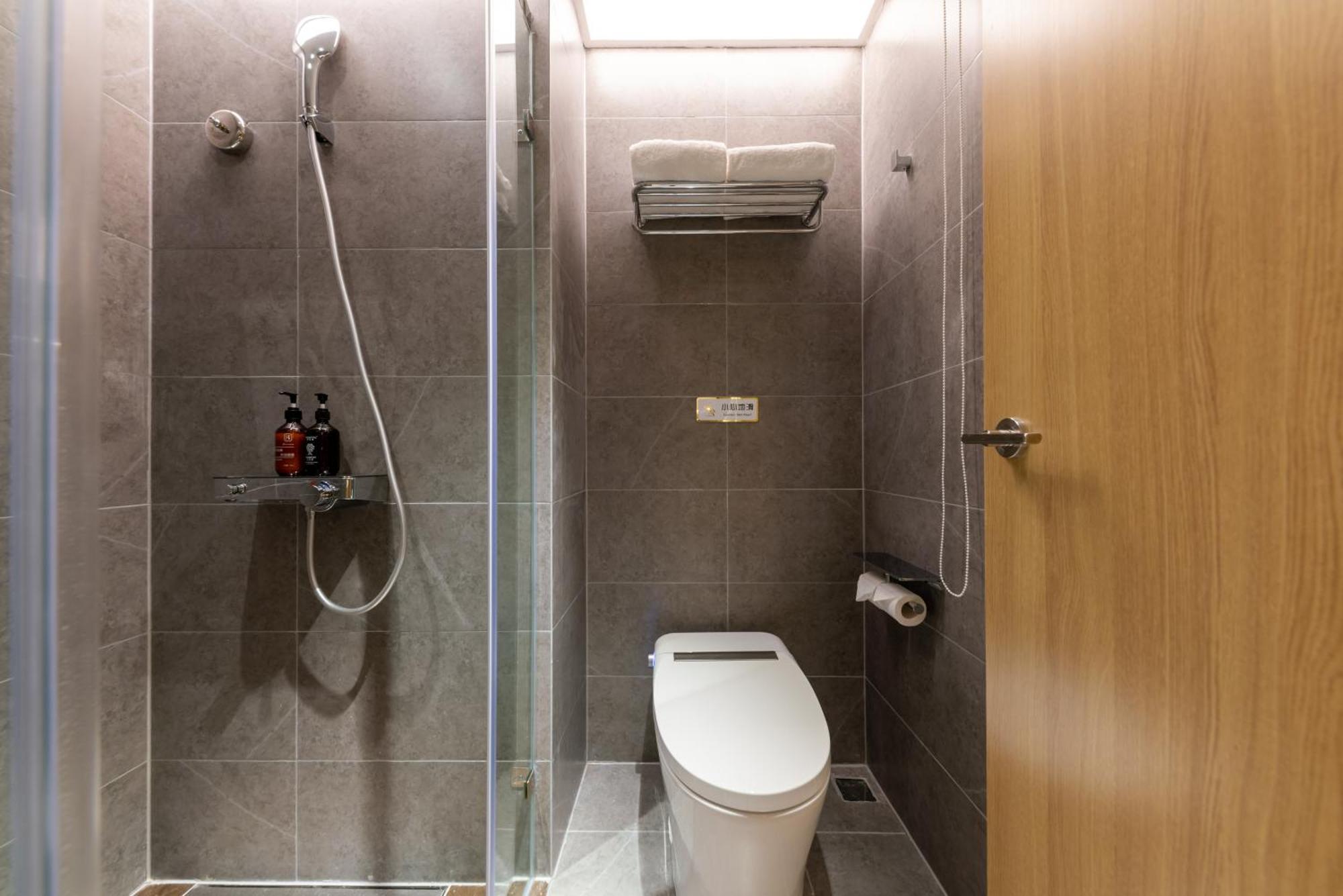 Jingfang Building Smart Hotel - Located In The Busiest Part Of The Downtown Area, Near Beijing Tiananmen Square And The Forbidden City,Wangfujing Shopping Street ,Newly Opened Hotel,Provide Free Laundry Service,Provide Tourism And Ticketing Services Екстериор снимка