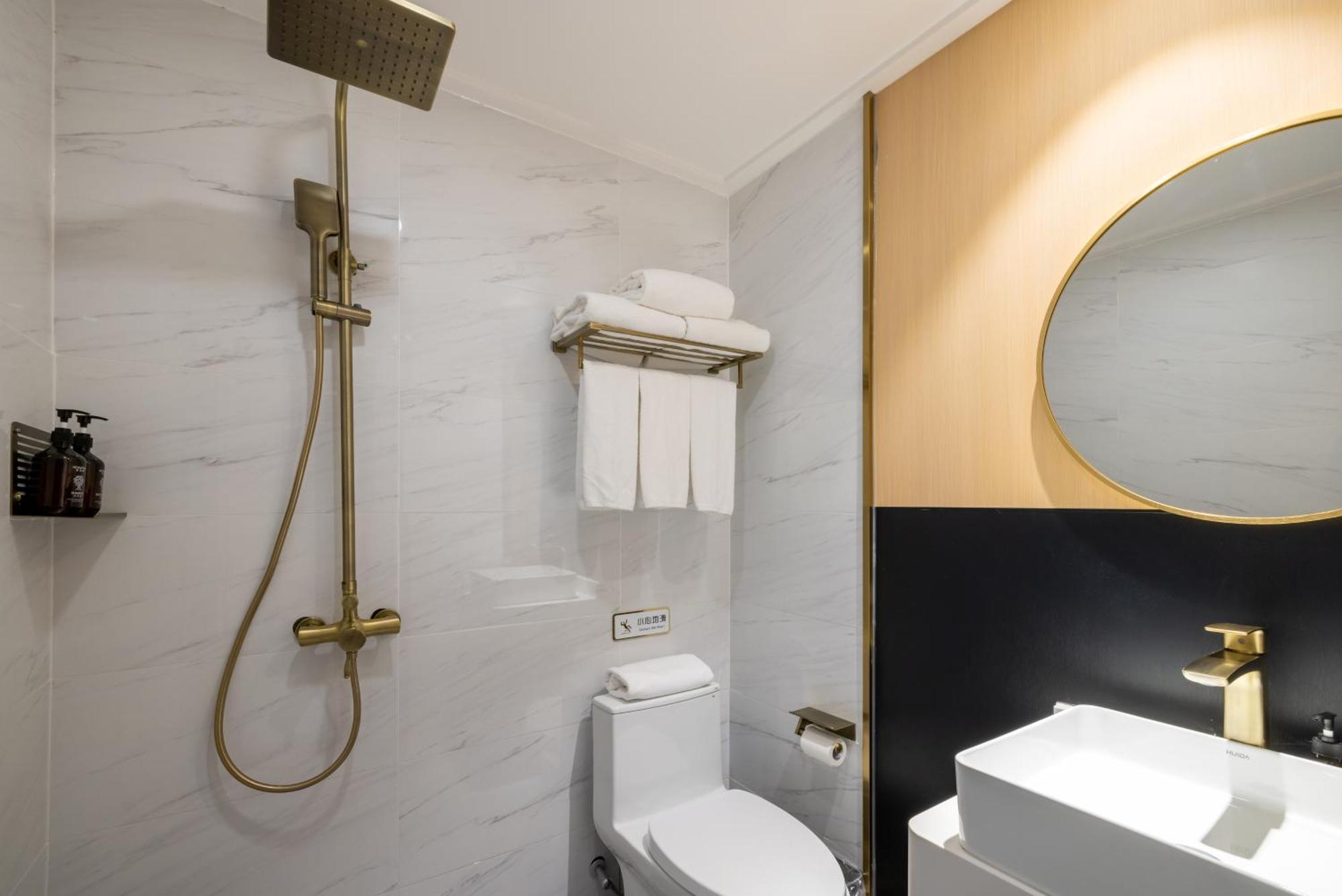 Jingfang Building Smart Hotel - Located In The Busiest Part Of The Downtown Area, Near Beijing Tiananmen Square And The Forbidden City,Wangfujing Shopping Street ,Newly Opened Hotel,Provide Free Laundry Service,Provide Tourism And Ticketing Services Екстериор снимка